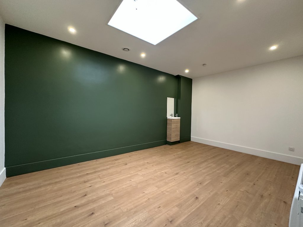 LOCAL COMMERCIAL A VENDRE - FACHES THUMESNIL - 115 m2 - 245 000 €