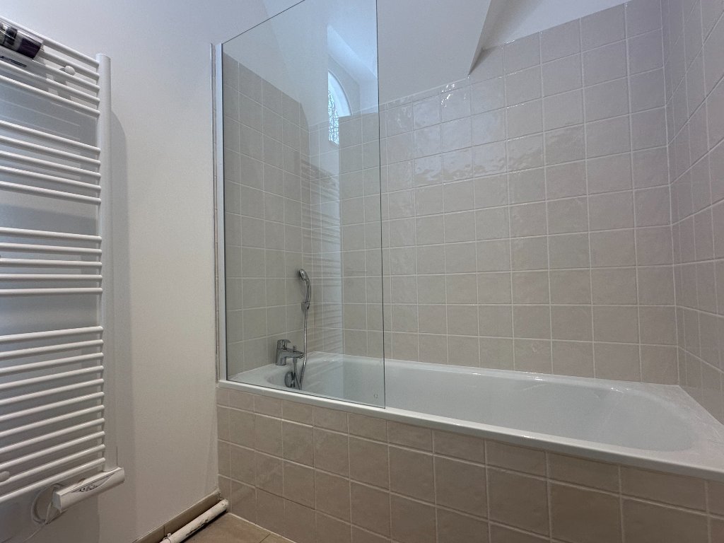 APPARTEMENT T4 A LOUER - SECLIN - 78.5 m2 - 880�&euro; charges comprises par mois