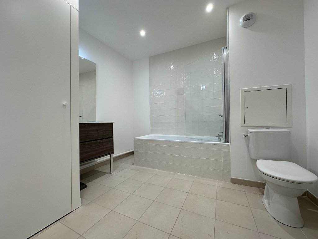 APPARTEMENT T2 A LOUER - SECLIN - 59.6 m2 - 710�&euro; charges comprises par mois