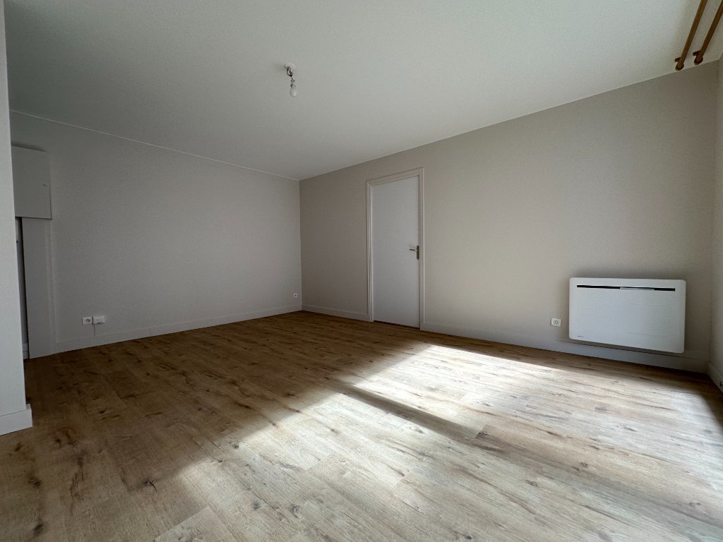 APPARTEMENT T3 A LOUER - LA MADELEINE - 56.92 m2 - 940 &euro; charges comprises par mois