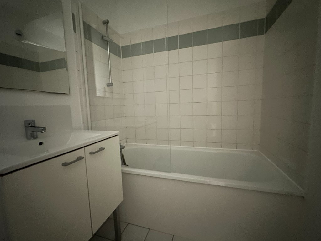 APPARTEMENT T3 A LOUER - LA MADELEINE - 56.92 m2 - 940 &euro; charges comprises par mois