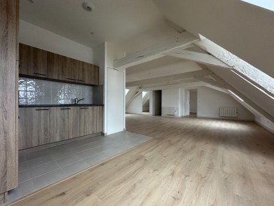 APPARTEMENT T3 A LOUER - SECLIN - 84.12 m2 - 950�&euro; charges comprises par mois