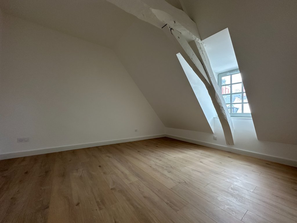 APPARTEMENT T3 A LOUER - SECLIN - 84.12 m2 - 950�&euro; charges comprises par mois