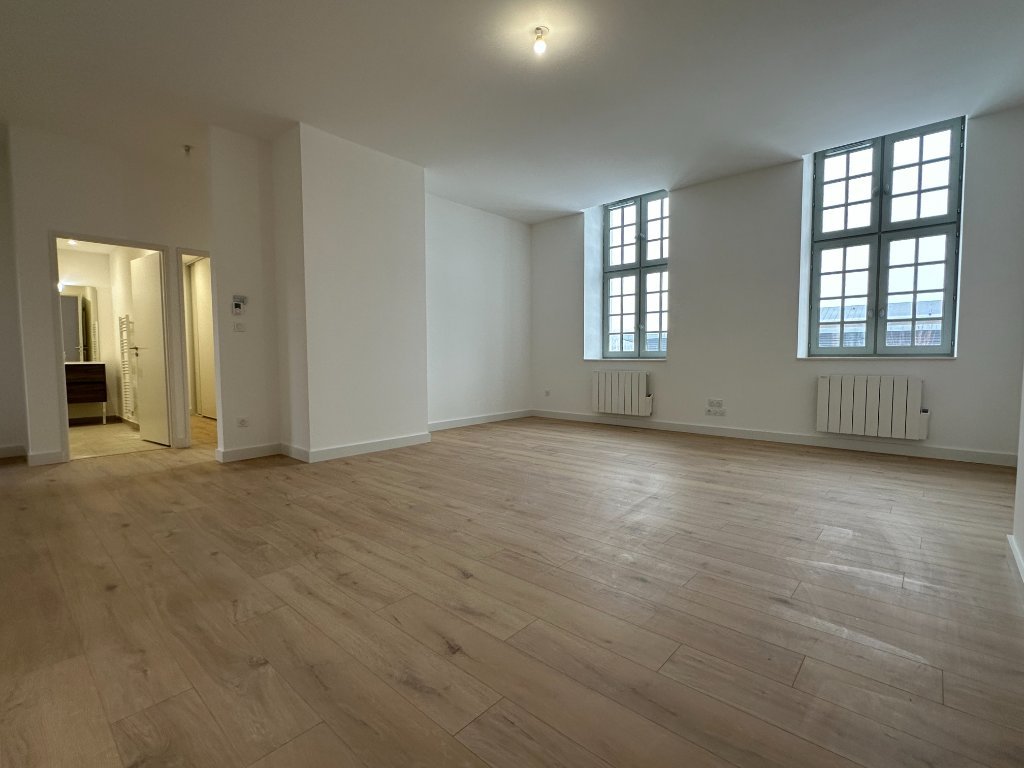 APPARTEMENT T3 A LOUER - SECLIN - 87.7 m2 - 990�&euro; charges comprises par mois