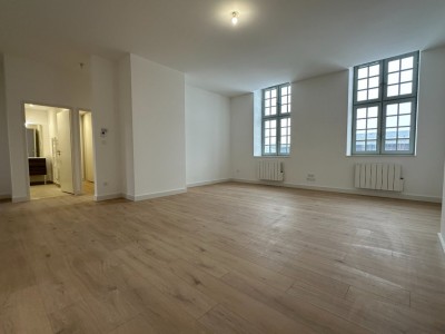 APPARTEMENT T3 A LOUER - SECLIN - 87.7 m2 - 990�&euro; charges comprises par mois