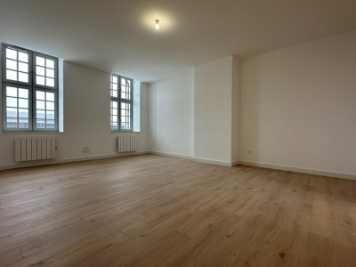 APPARTEMENT T3 A LOUER - SECLIN - 87.7 m2 - 990�&euro; charges comprises par mois