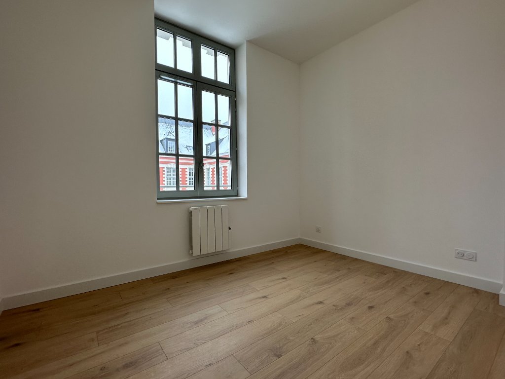 APPARTEMENT T3 A LOUER - SECLIN - 87.7 m2 - 990�&euro; charges comprises par mois