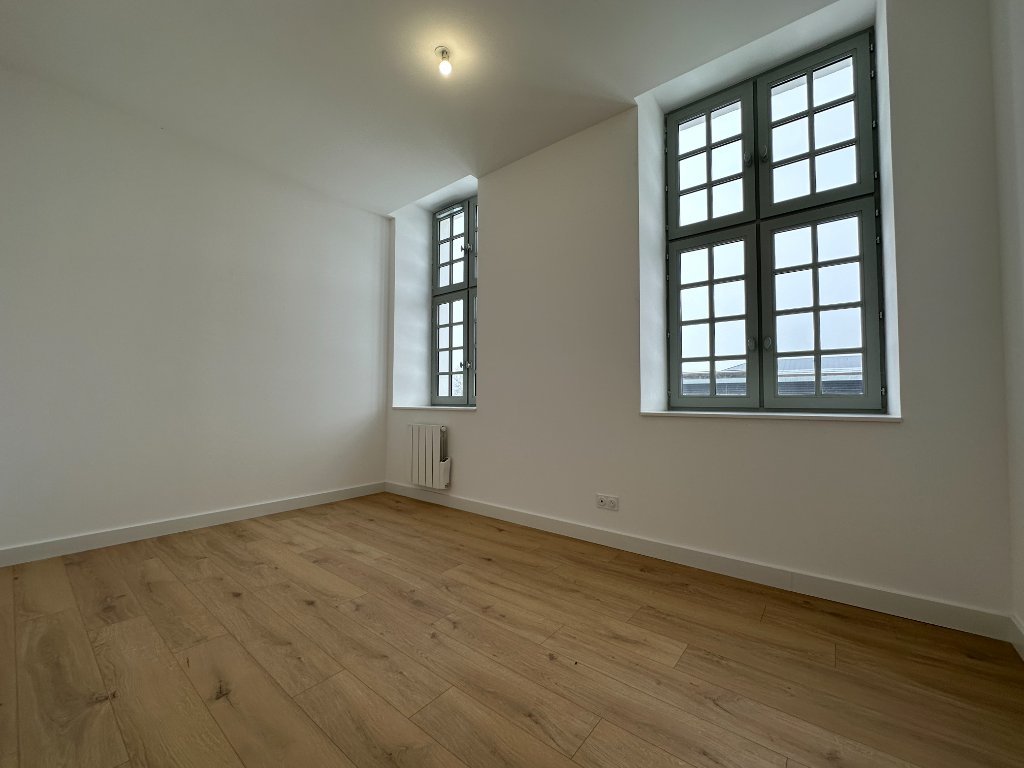 APPARTEMENT T3 A LOUER - SECLIN - 87.7 m2 - 990�&euro; charges comprises par mois