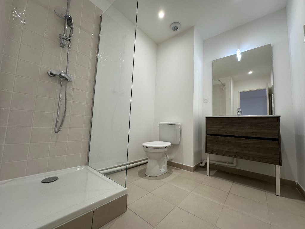 APPARTEMENT T3 A LOUER - SECLIN - 87.7 m2 - 990�&euro; charges comprises par mois