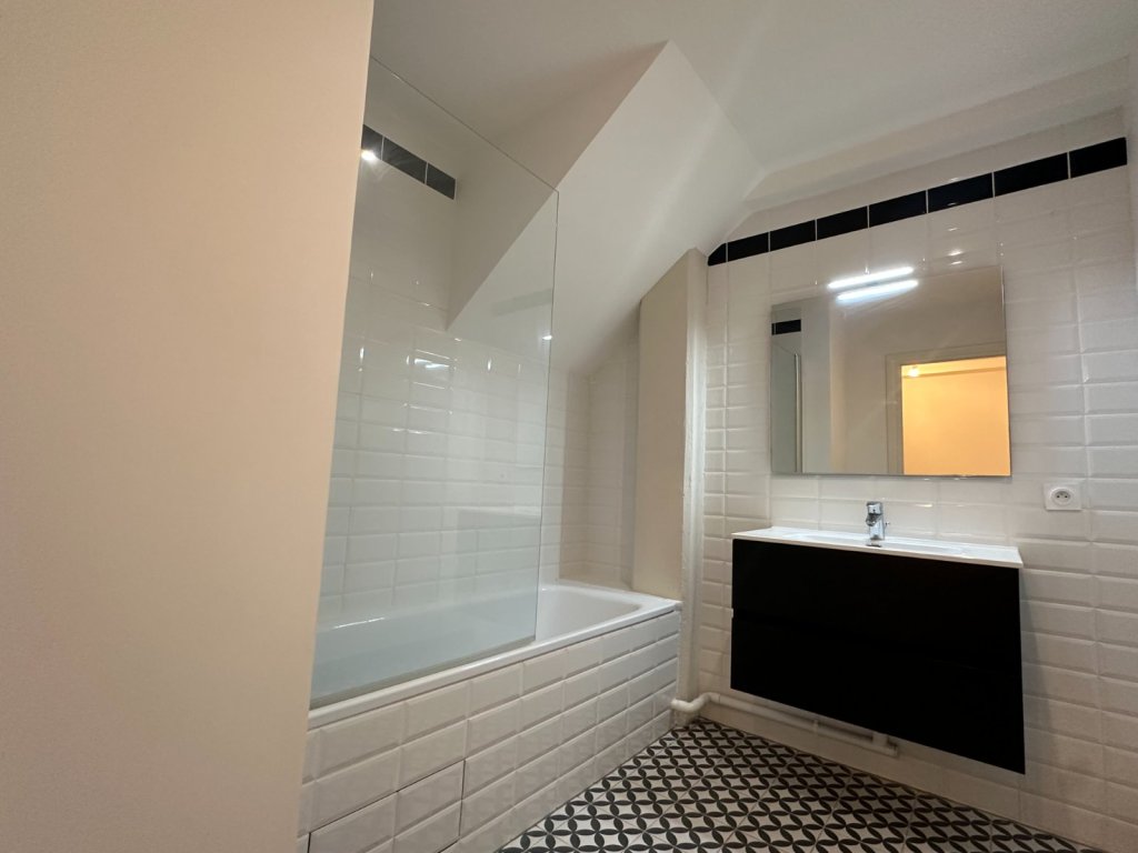 APPARTEMENT T4 BIS A LOUER - MARQUETTE LEZ LILLE - 125.52 m2 - 1 212 &euro; charges comprises par mois