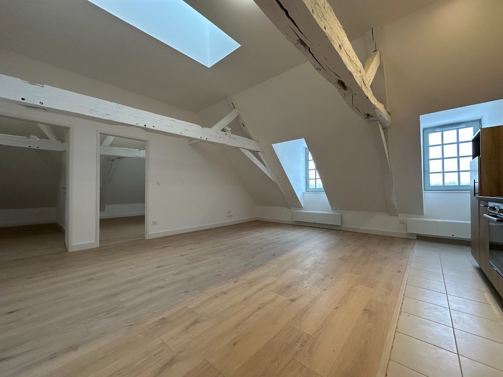 APPARTEMENT T4 A LOUER - SECLIN - 73.22 m2 - 890�&euro; charges comprises par mois