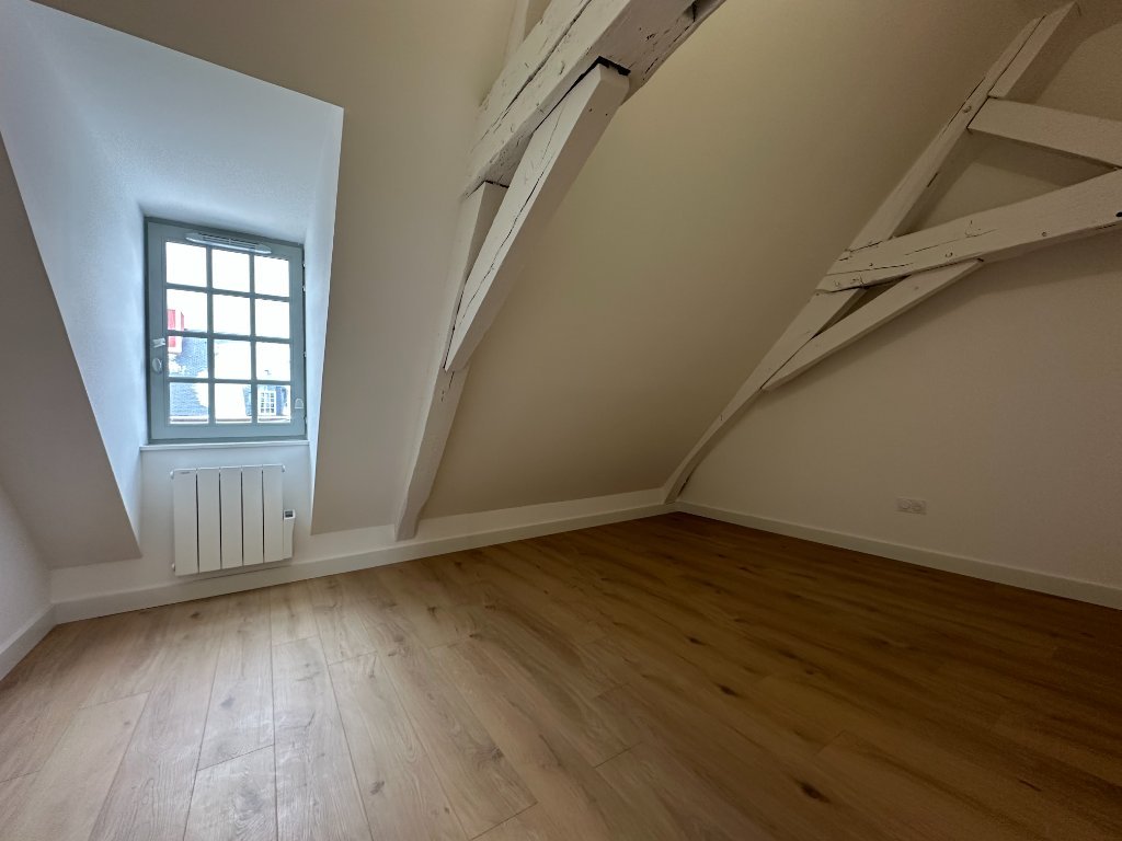 APPARTEMENT T4 A LOUER - SECLIN - 73.22 m2 - 890�&euro; charges comprises par mois